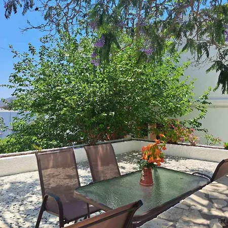Feriehus Blue Acacia In Leros *